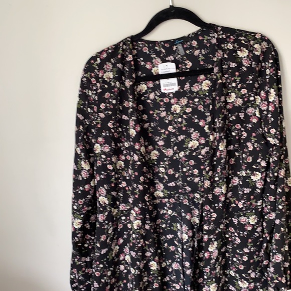 Flower Wrap Dress - Picture 5 of 5